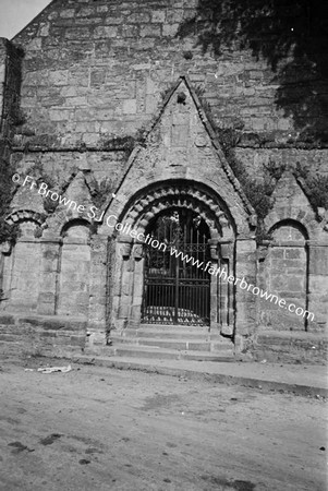 ST CRONAN'S CHURCH DETAIL OF FRONT